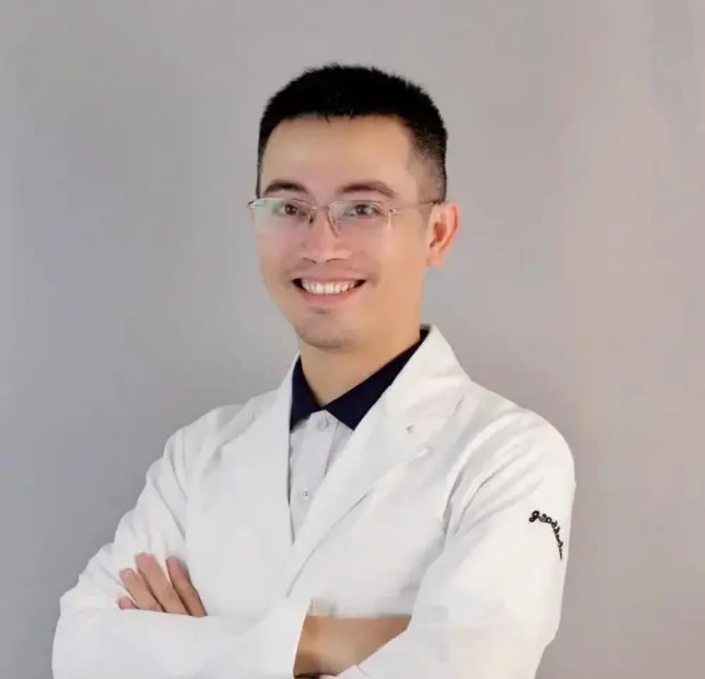 Bác sĩ Nguyễn Đại Phong có chuyên môn cao tại Nha Khoa Quinn Dental