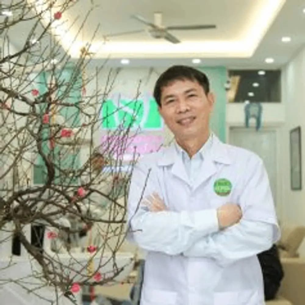 Bác sĩ Bs. Nguyễn Công Hưng có chuyên môn cao tại Nha khoa Việt Hưng