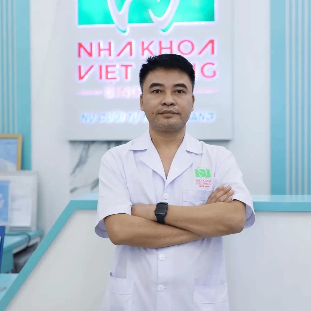 Bác sĩ Bs Phạm Mạnh Hùng có chuyên môn cao tại Nha khoa Việt Hưng