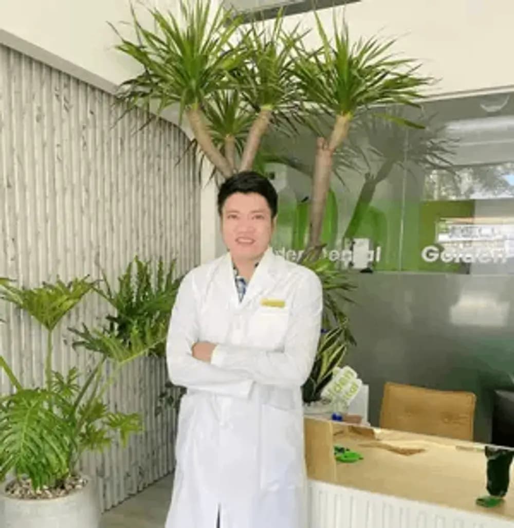 Bác sĩ Trần Minh Trung có chuyên môn cao tại Nha khoa Golden