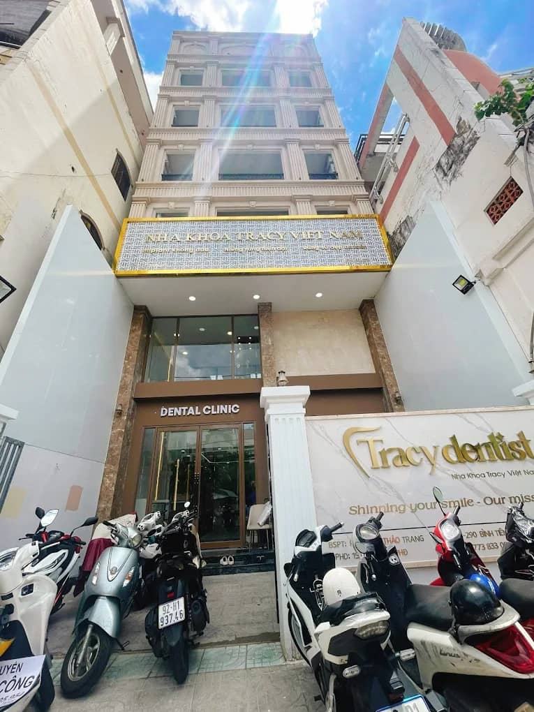 Nha khoa Tracy nổi bật là một địa chỉ uy tín được nhiều người tin tưởng nhờ phong cách phục vụ chuyên nghiệp