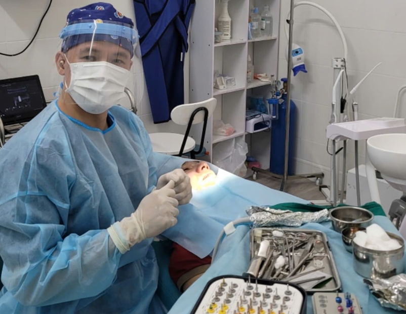 Bác sĩ Vương Hưng là chuyên gia giỏi về kỹ thuật luôn lắng nghe, chia sẻ mọi lo lắng của bệnh nhân