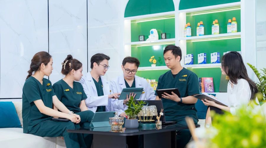 Nha khoa ACE Smile hội tụ đội ngũ bác sĩ có trình độ chuyên môn cao và triết lý điều trị nhân văn