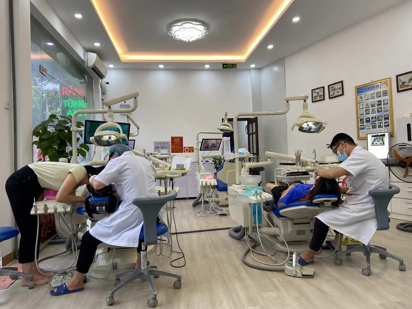 Nha khoa Tùng Anh được nhiều người dân tin tưởng nhờ sự kết hợp giữa chuyên môn vững vàng và phong cách phục vụ tận tâm