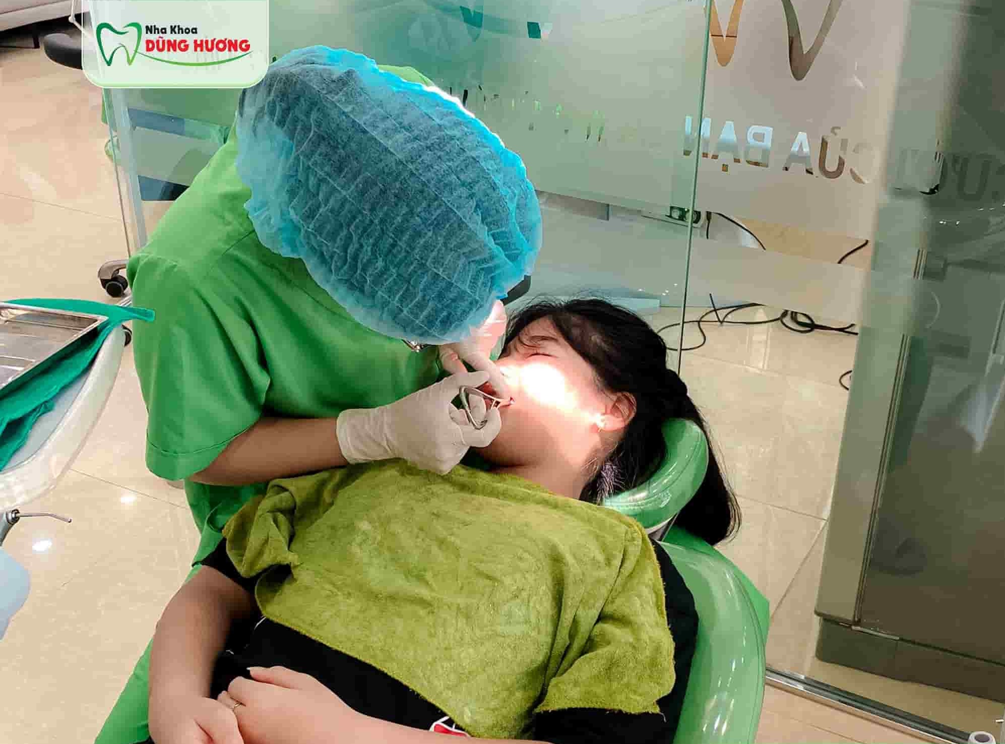 Nha khoa Dũng Hương không chỉ chú trọng đến kết quả điều trị mà còn quan tâm sâu sắc đến trải nghiệm và sự hài lòng của khách hàng