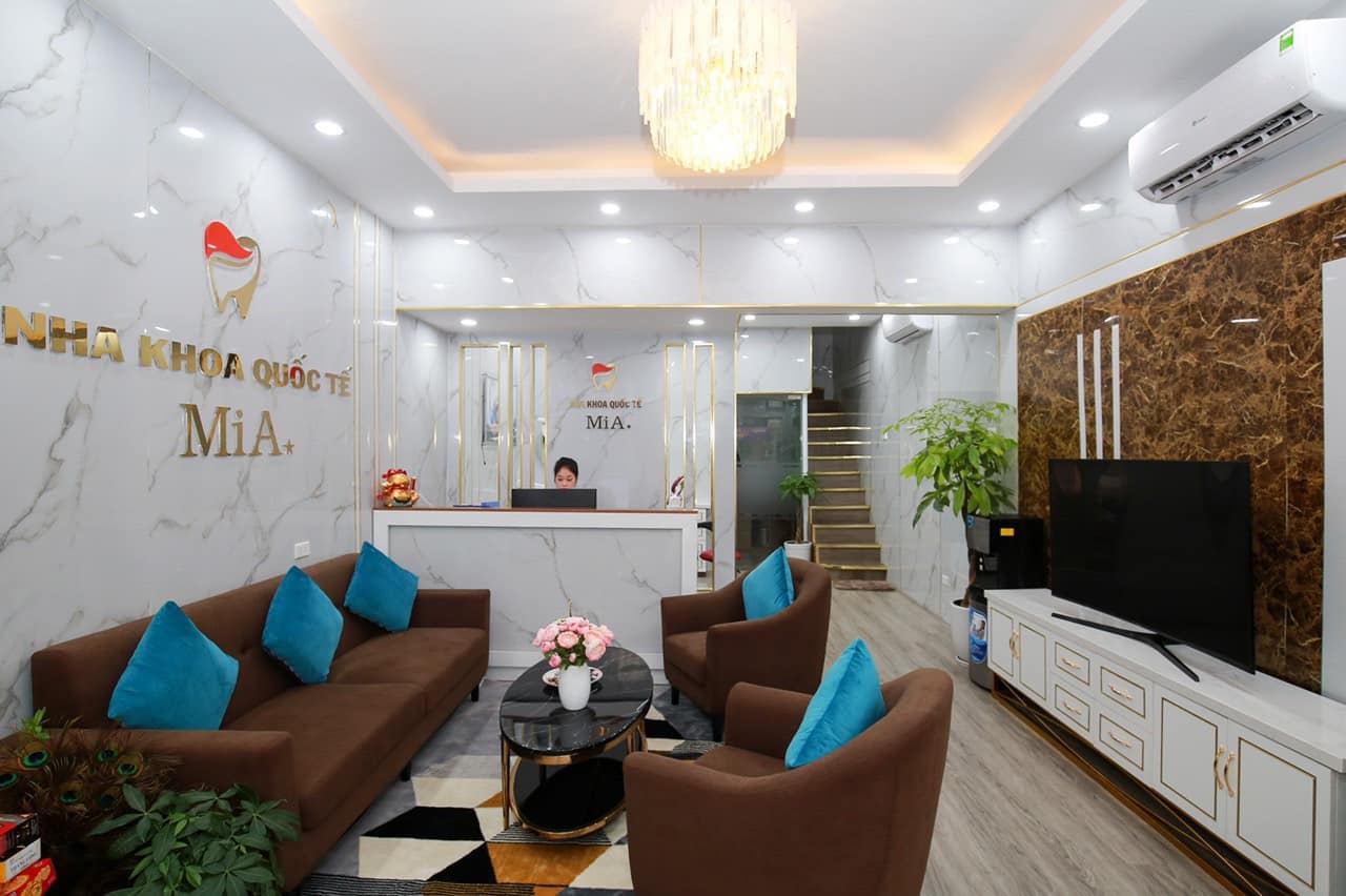 Nha khoa nổi bật với hệ thống cơ sở vật chất khang trang, thiết bị hiện đại và đội ngũ bác sĩ tận tâm