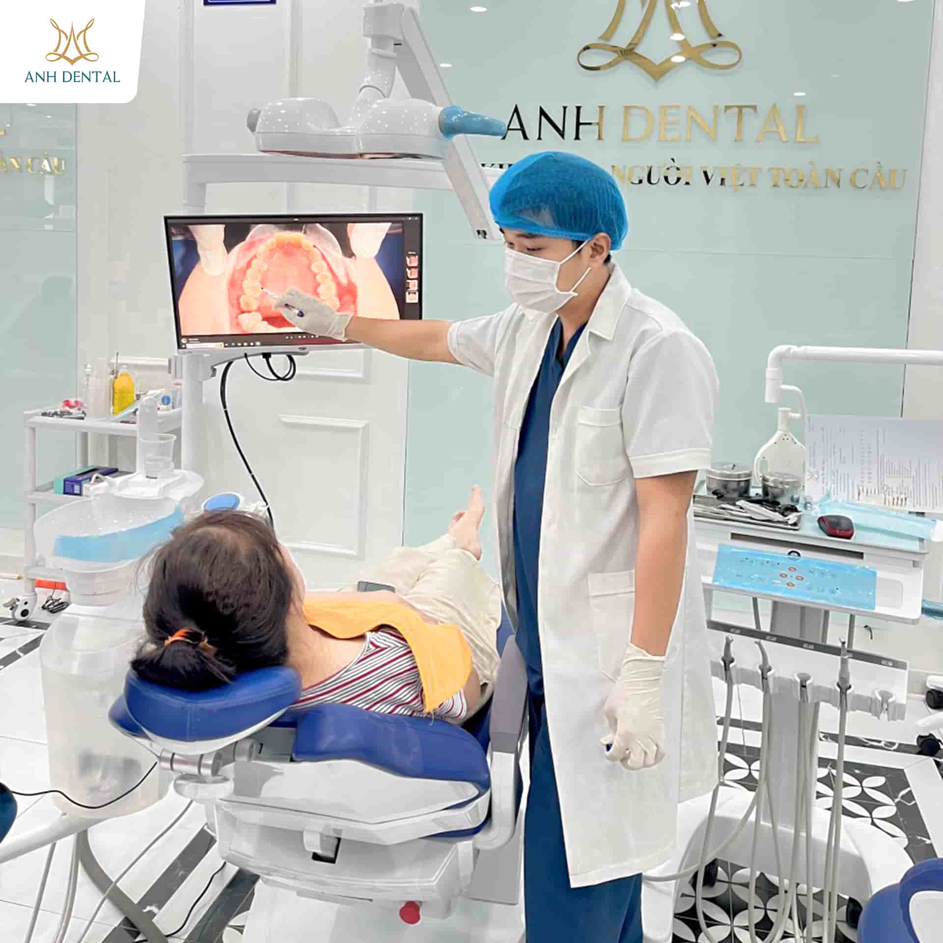 Đội ngũ bác sĩ tại Anh Dental là chuyên gia đa lĩnh vực như phục hình răng sứ, Implant, chỉnh nha và nha chu - tiểu phẫu