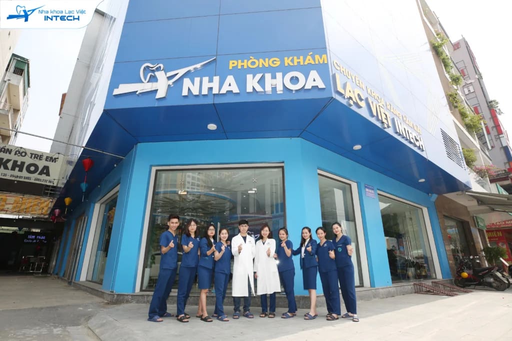 Với triết lý “điều trị tận gốc – phục hình chuẩn y học”, nha khoa chú trọng kết quả trước mắt và hướng đến giá trị lâu dài về sức khỏe răng miệng