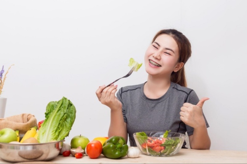 Một số lưu ý về chế độ ăn uống cho người niềng răng