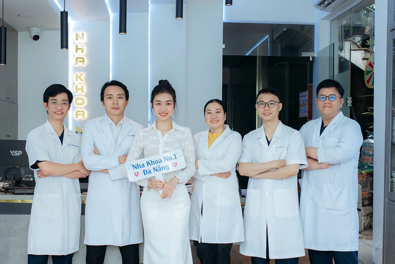 Các chuyên gia có trình độ chuyên môn cao và kinh nghiệm lâm sàng dày dặn 