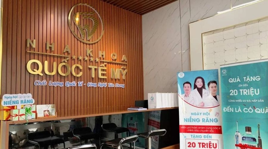 Không gian sảnh chờ hiện đại tại nha khoa Quốc tế Mỹ