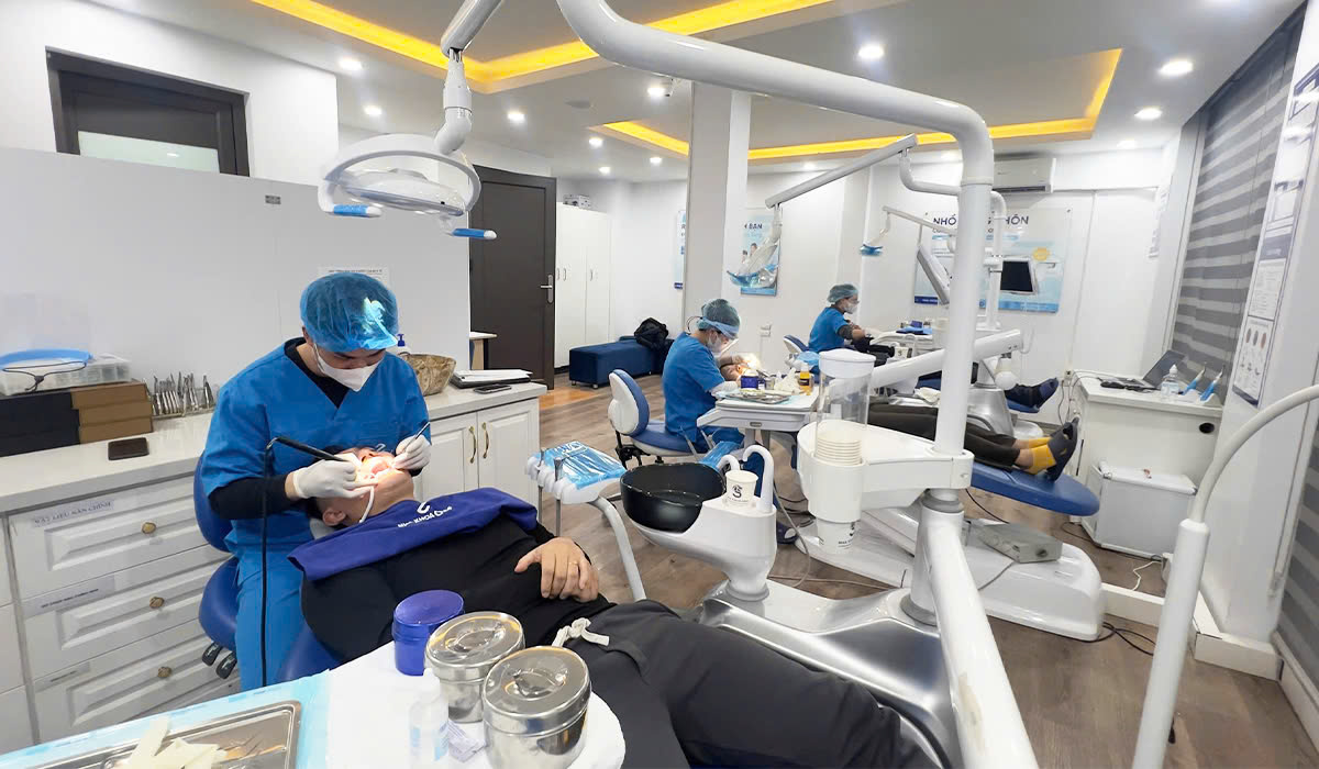 Hệ thống quy tụ đội ngũ Tiến sĩ, Bác sĩ Răng Hàm Mặt có hơn 30 năm kinh nghiệm